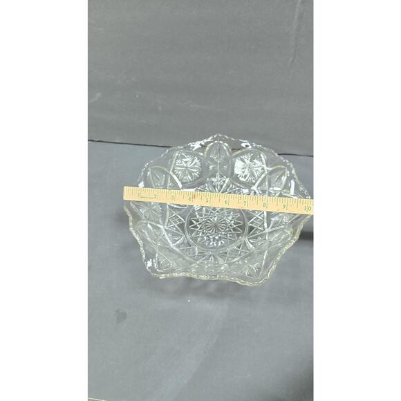 Clear Pressed Glass Serving Bowl Scalloped Edge Starburst Pattern Decor - Picture 6 of 6